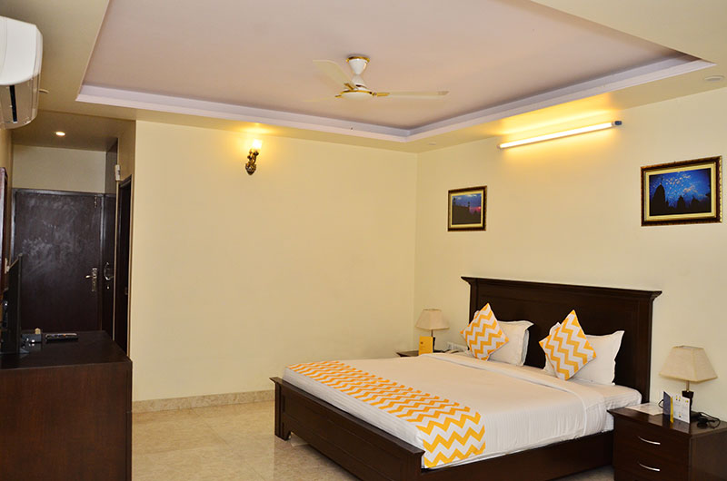 Raj Regency-Deluxe Double Room3